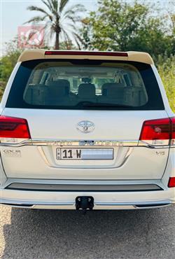 تۆیۆتا لاند کروزەر